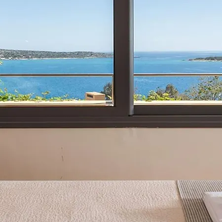 Villa Daphne By The Sea