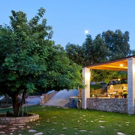 Daphne By The Sea Villa